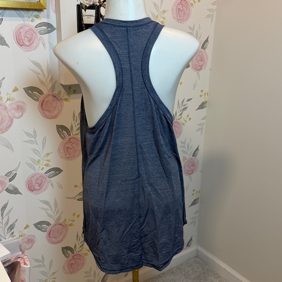 Lululemon Hot Like Agni Singlet
Heathered Dark Grey/Navy Blue - Picture 5 of 6